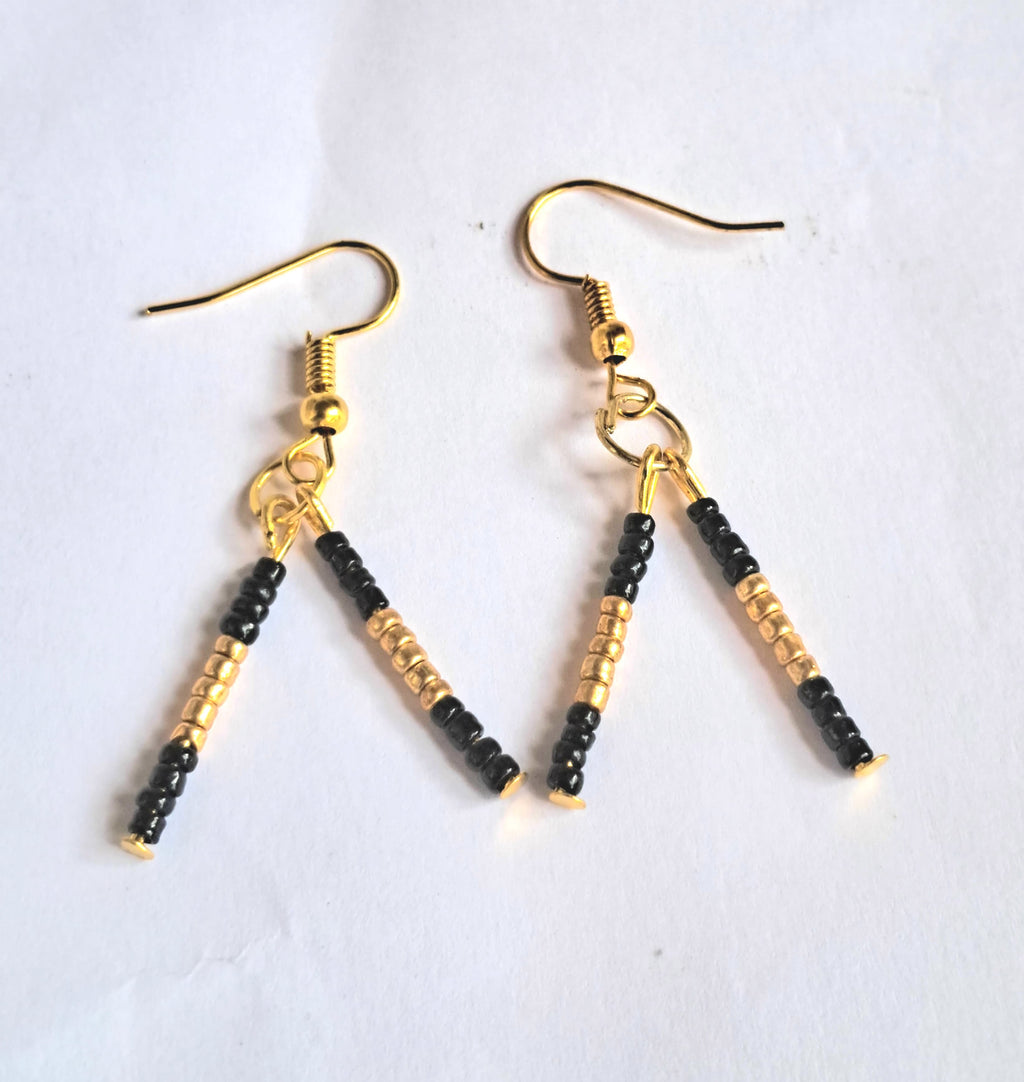 Black and gold beaded jewelry set